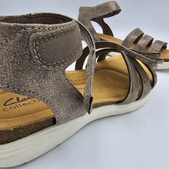NEW! 7N NARROW WIDTH Clarks Collection April Dove Platinum Velcro Strap Sandals - Picture 2 of 16
